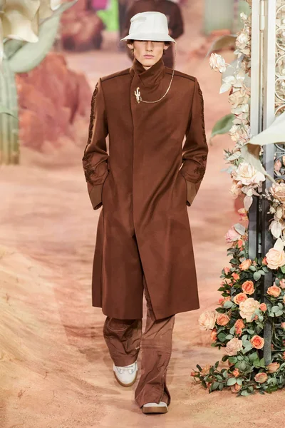 Look 28